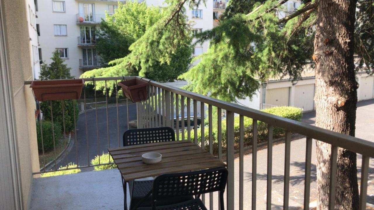 Cathedrale, Champagne Near, Park And Stores Close Apartment
