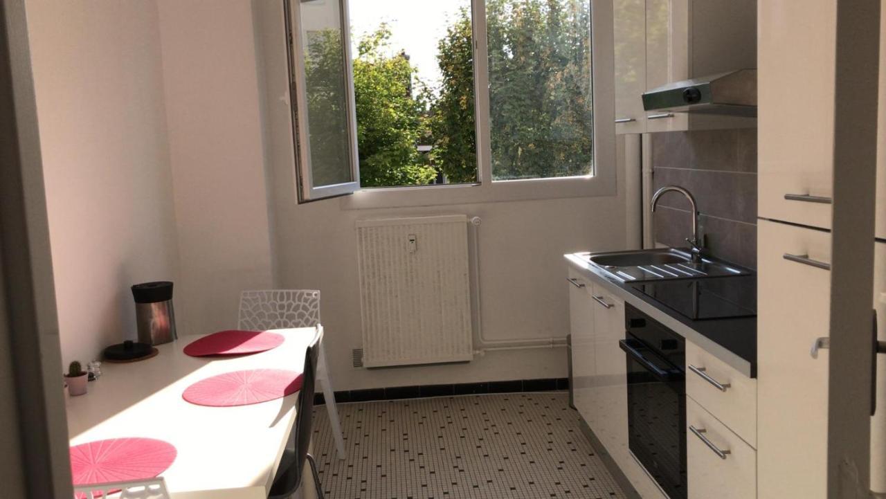 Cathedrale, Champagne Near, Park And Stores Close Apartment
