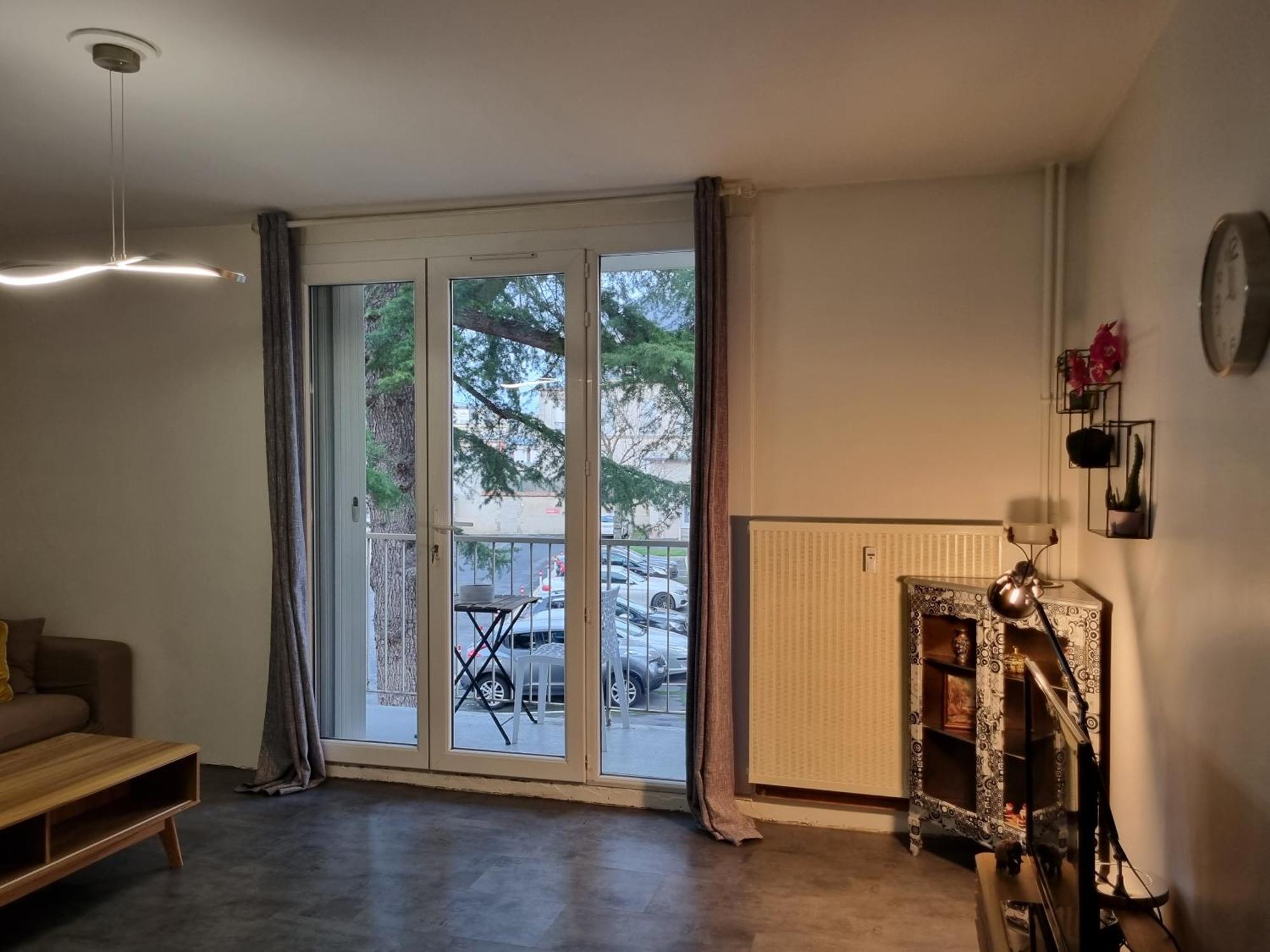 Cathedrale, Champagne Near, Park And Stores Close Reims