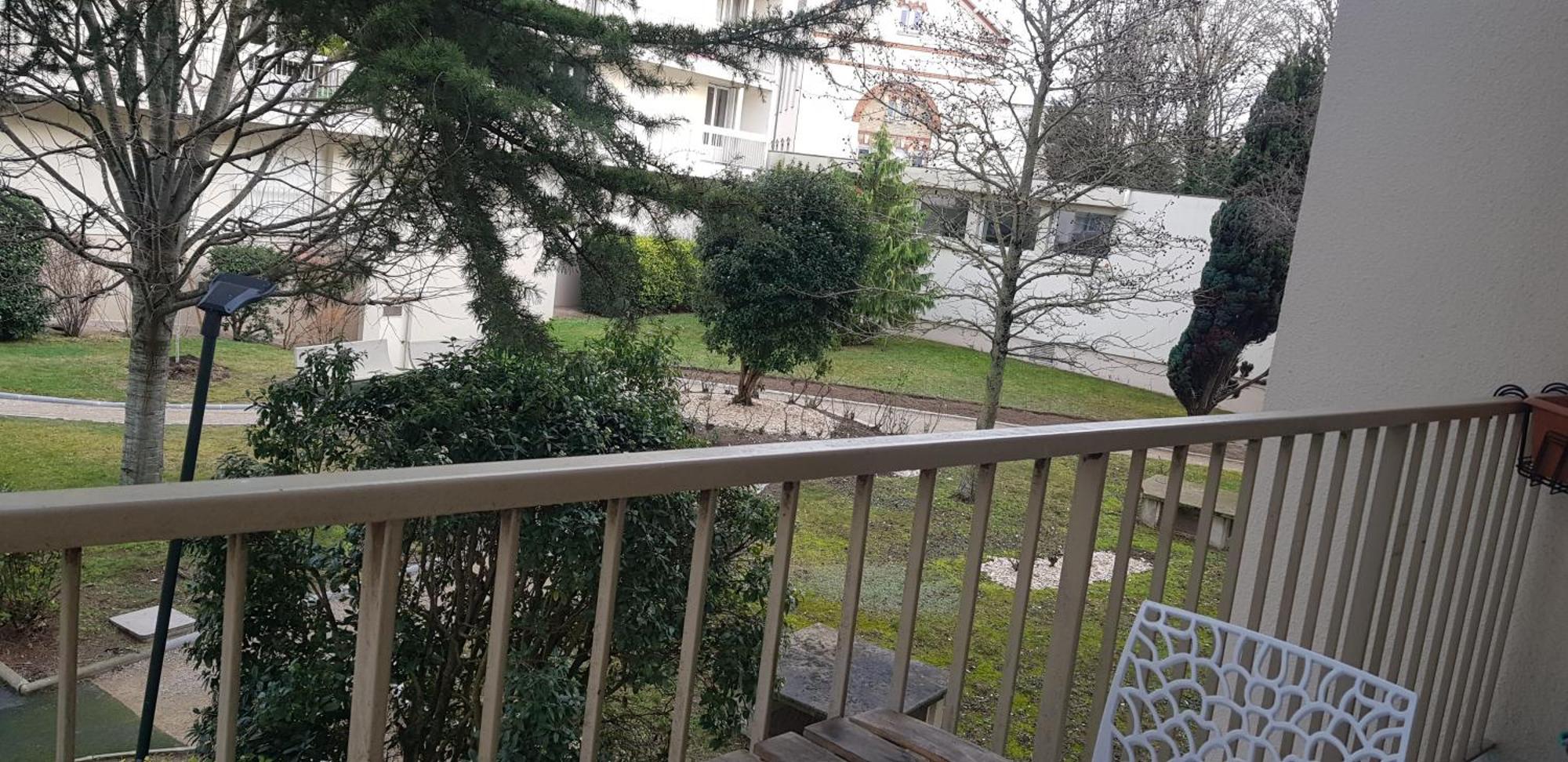 Cathedrale, Champagne Near, Park And Stores Close Apartment